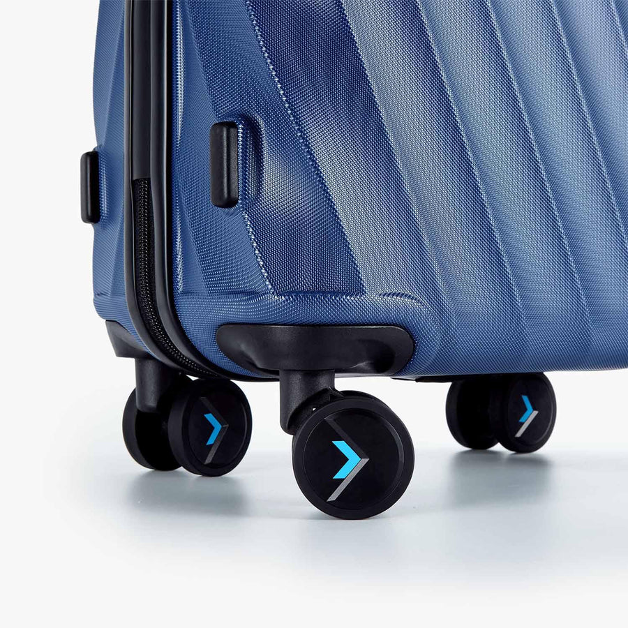 Globetrotter 20" Hardside Rolling Carry-on Stylish Suitcase - BAGSMART