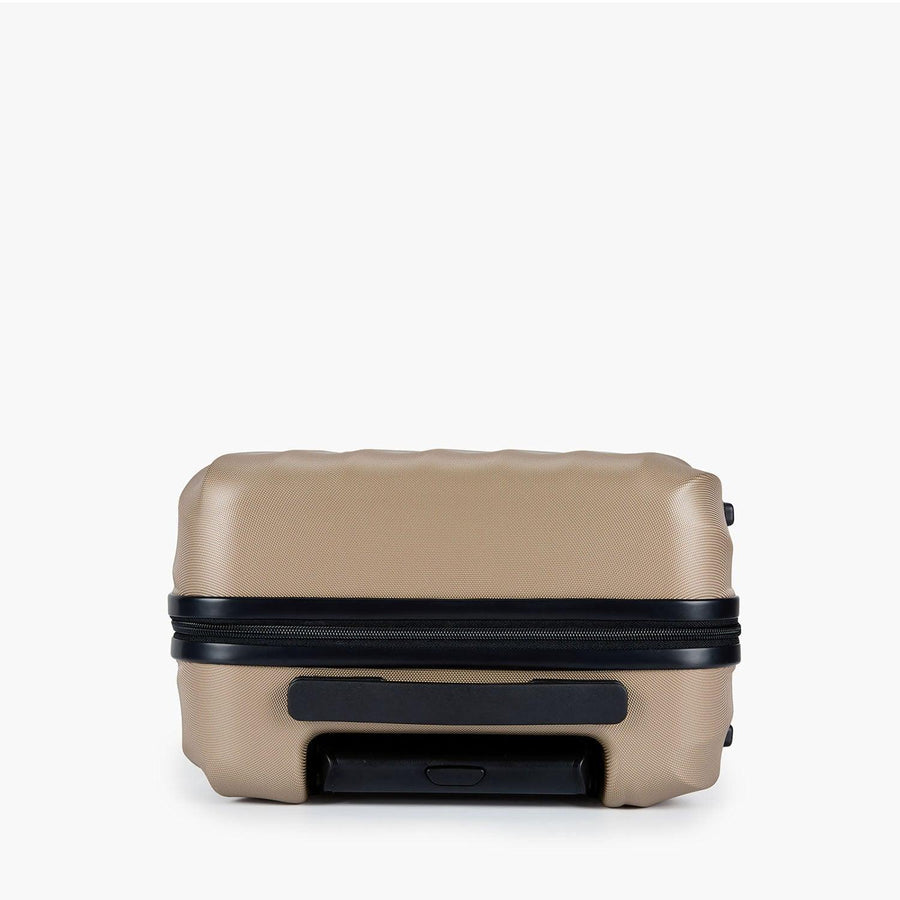 Globetrotter 20" Hardside Rolling Carry-on Stylish Suitcase - BAGSMART