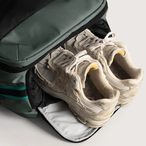 Blast_40L_travel_backpack-in-green-smoke